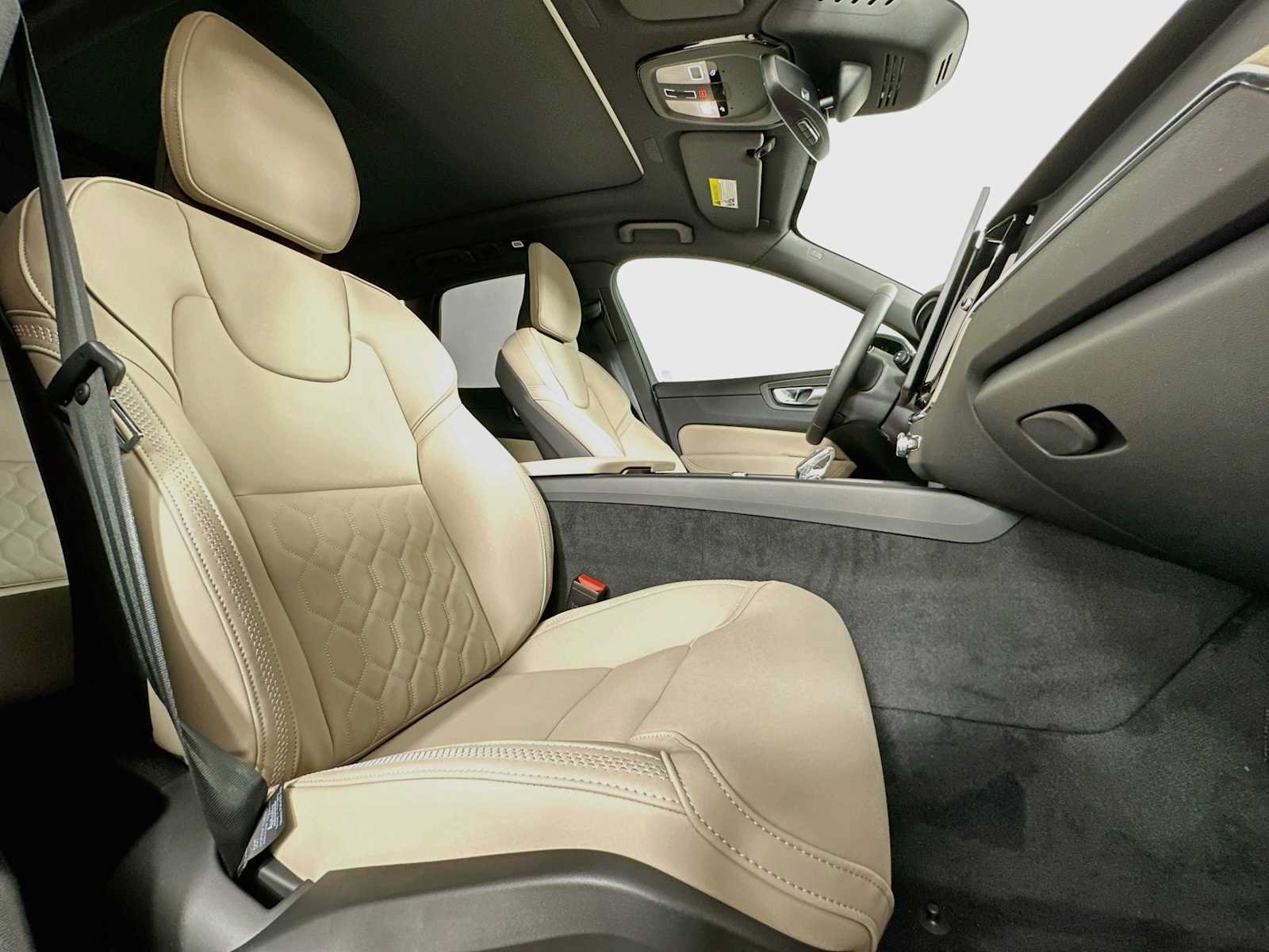 New 2026 Volvo XC60 B5 Plus w/ Protection Package Premier AWD/4WD image 25