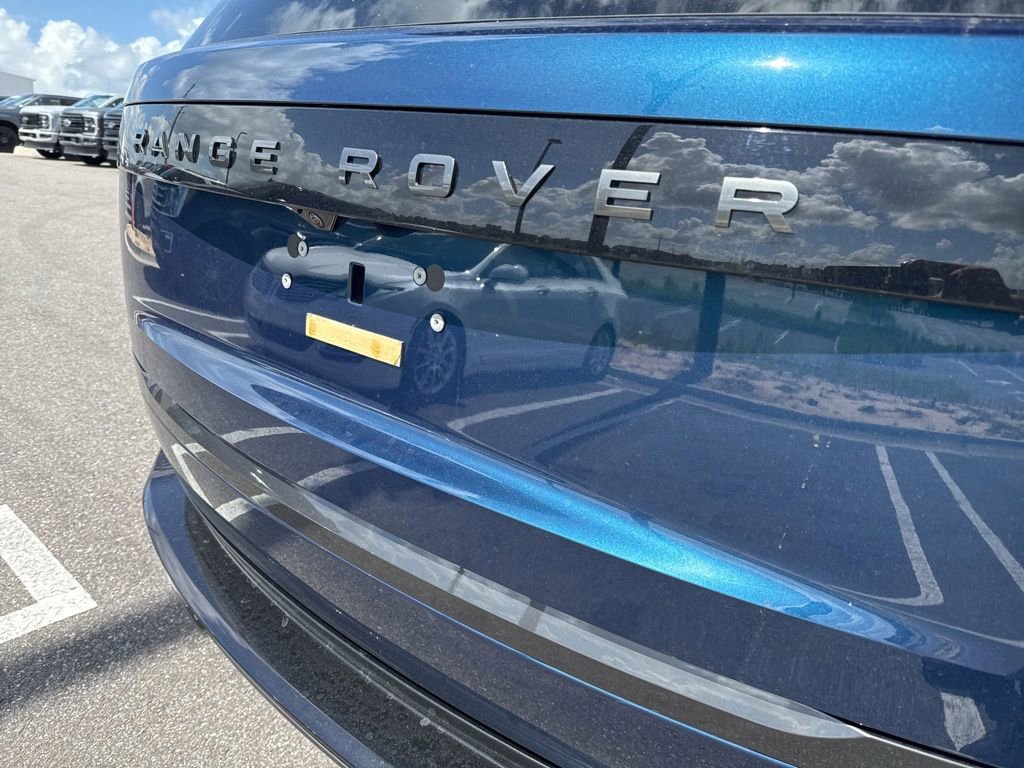 Used 2025 Land Rover Range Rover SE AWD/4WD image 12