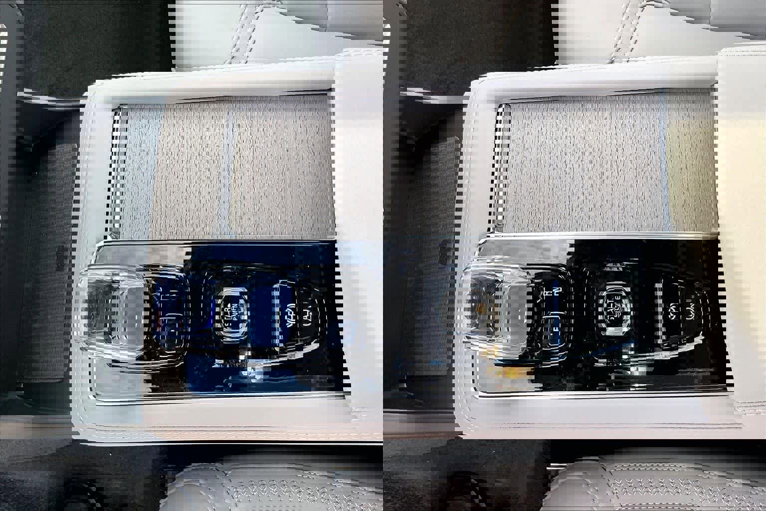 New 2026 Volvo XC90 T8 Plus image 10