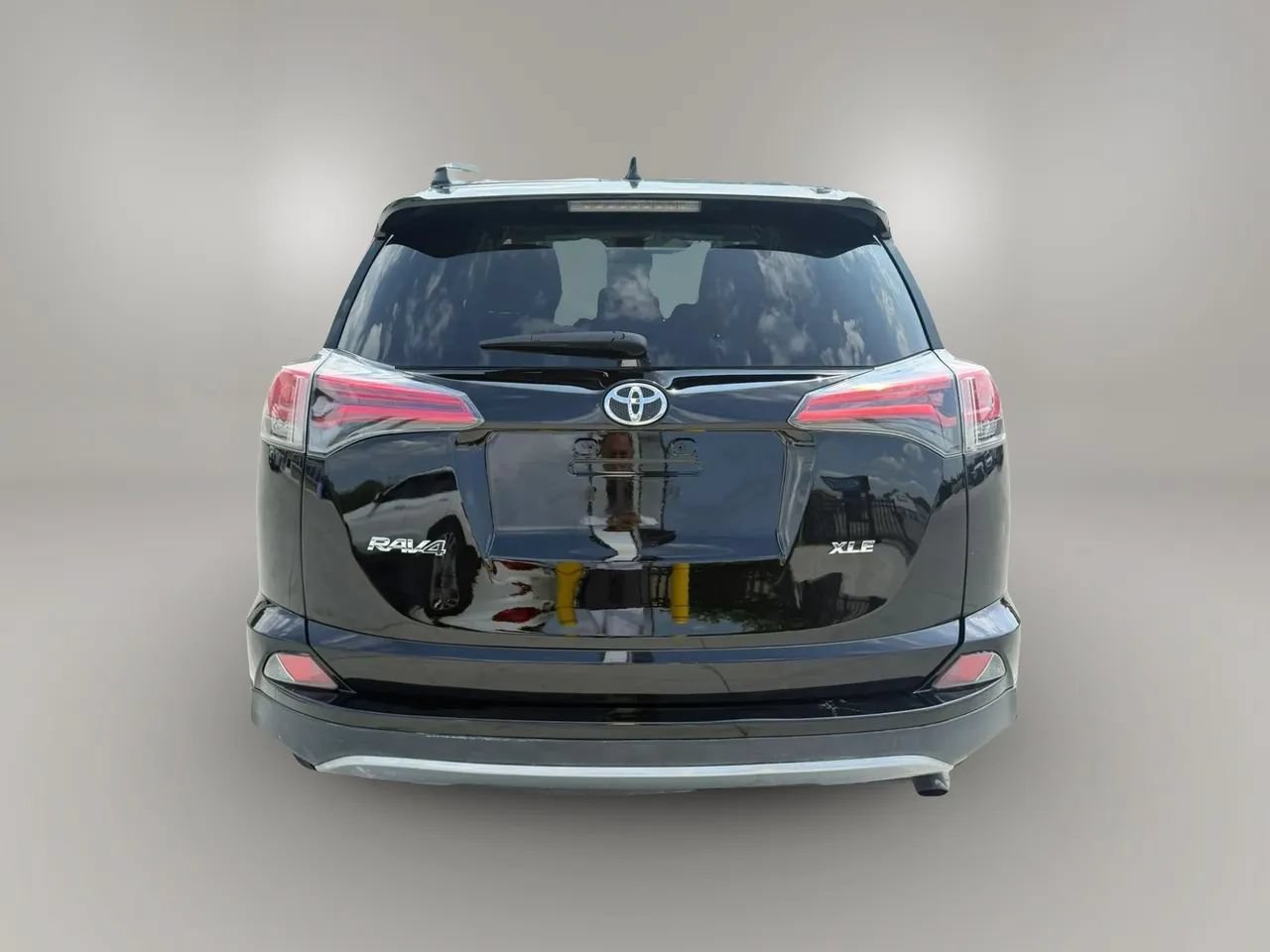 Used 2017 Toyota RAV4 XLE FWD image 5