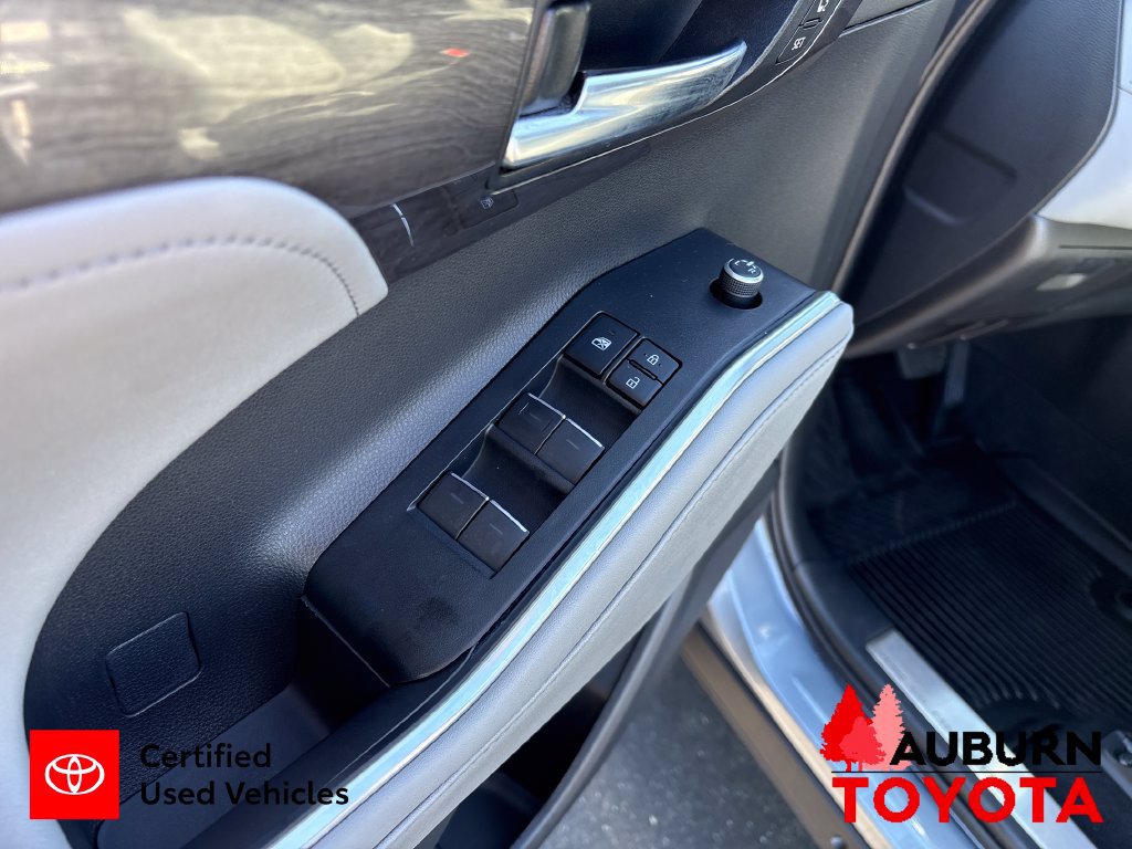 Used 2022 Toyota Highlander Platinum AWD/4WD image 11