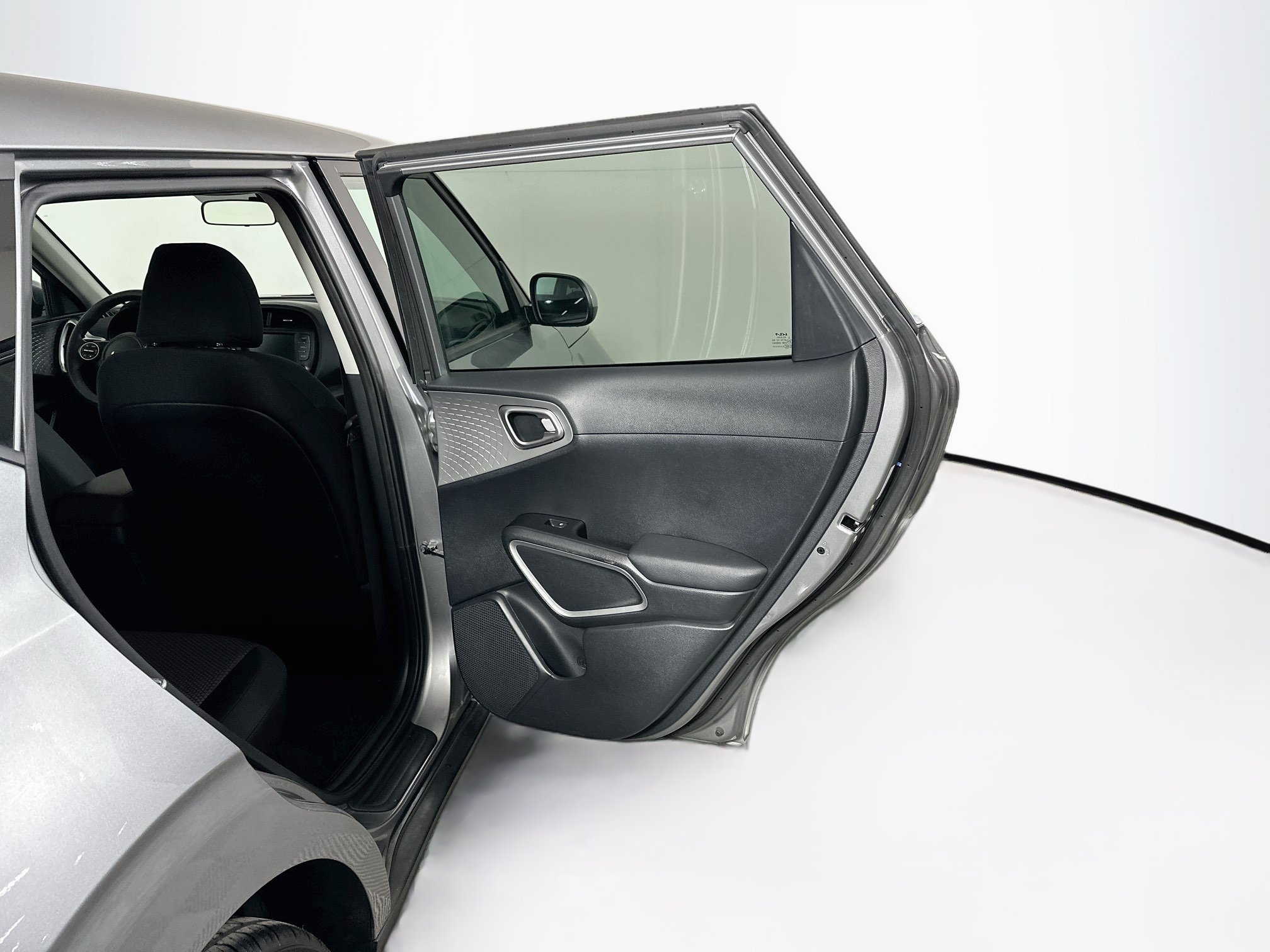 Used 2025 Kia Soul LX w/ LX Technology Package FWD image 28