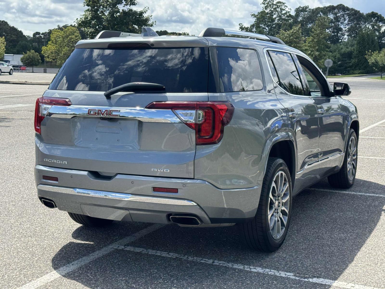 Used 2023 GMC Acadia Denali w/ Denali Technology Package image 5