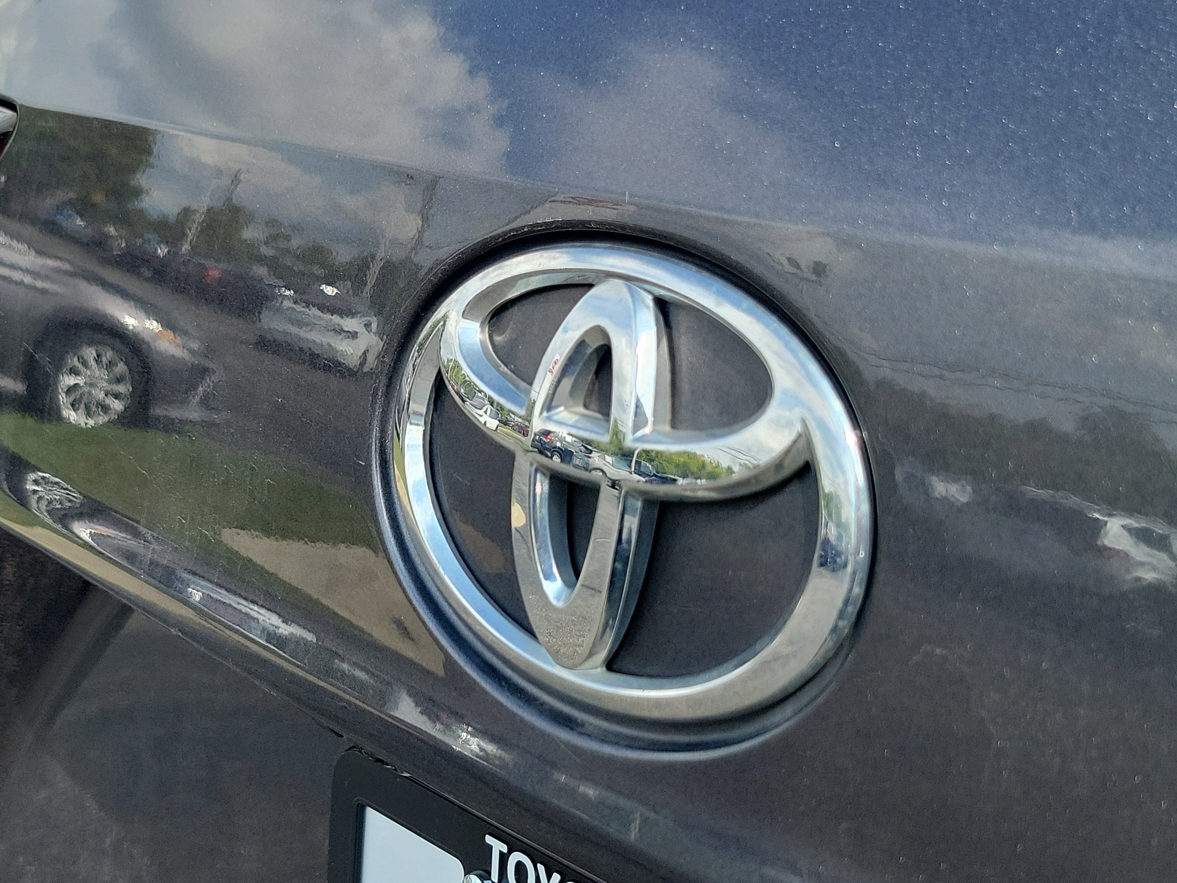 Used 2021 Toyota Highlander XLE image 6