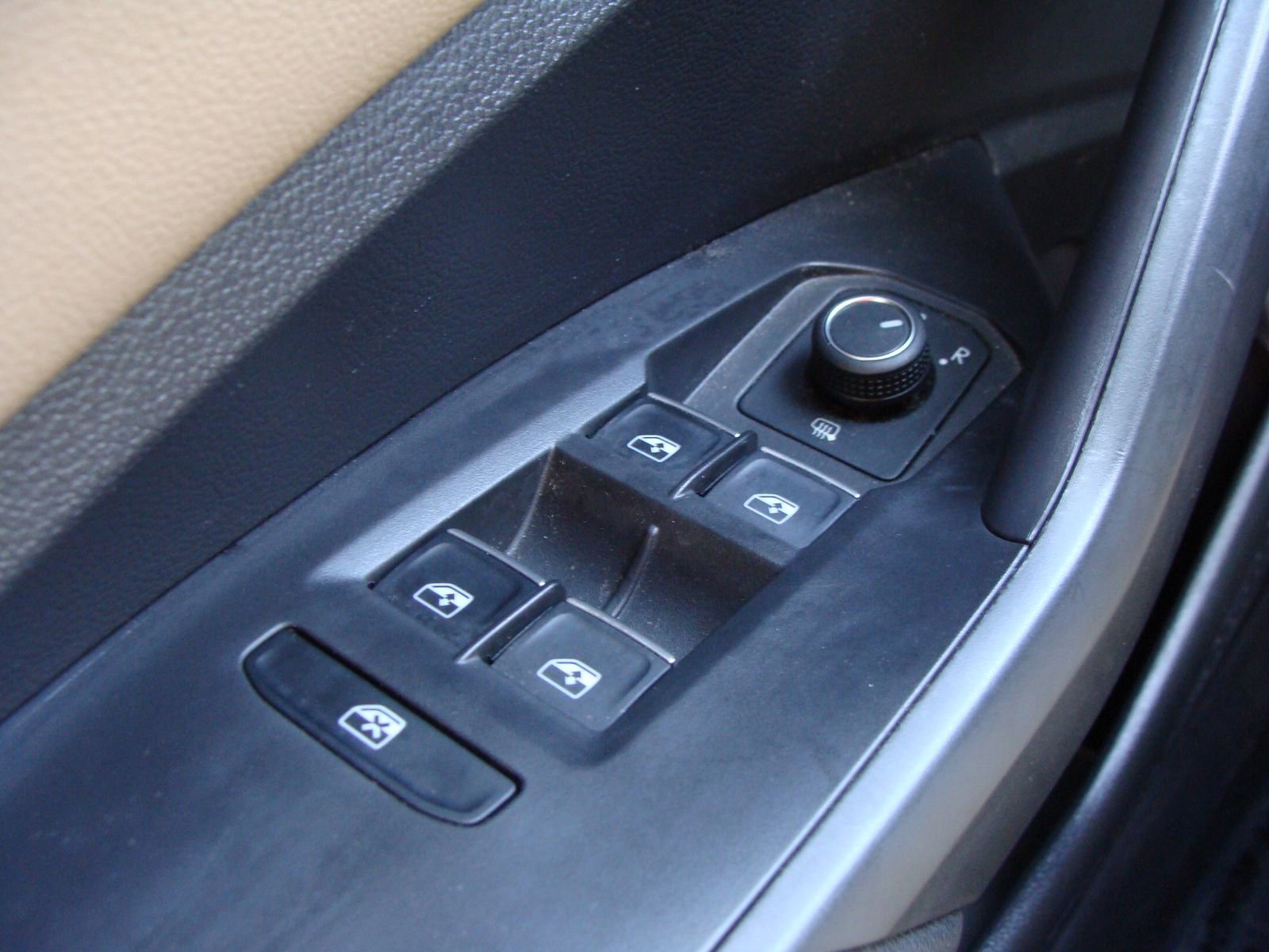 Used 2021 Volkswagen Jetta SE w/ SE Cold Weather Package image 30