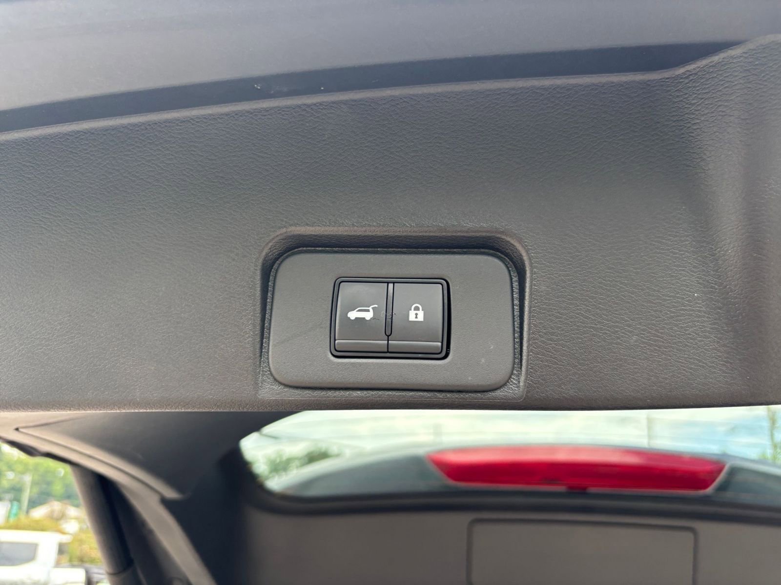Used 2025 Nissan Rogue SV FWD image 22
