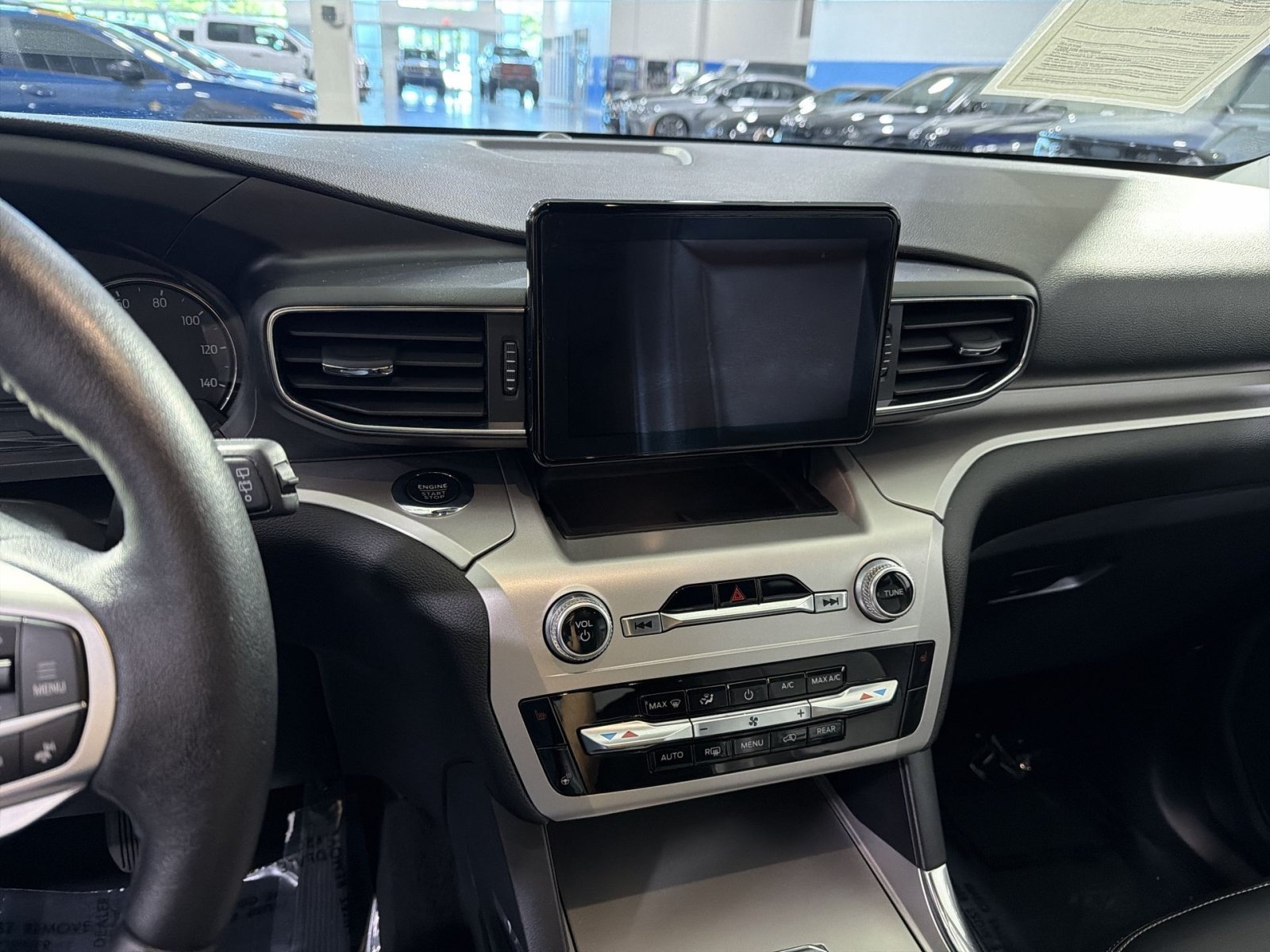 Used 2022 Ford Explorer XLT w/ Equipment Group 202A AWD/4WD image 22