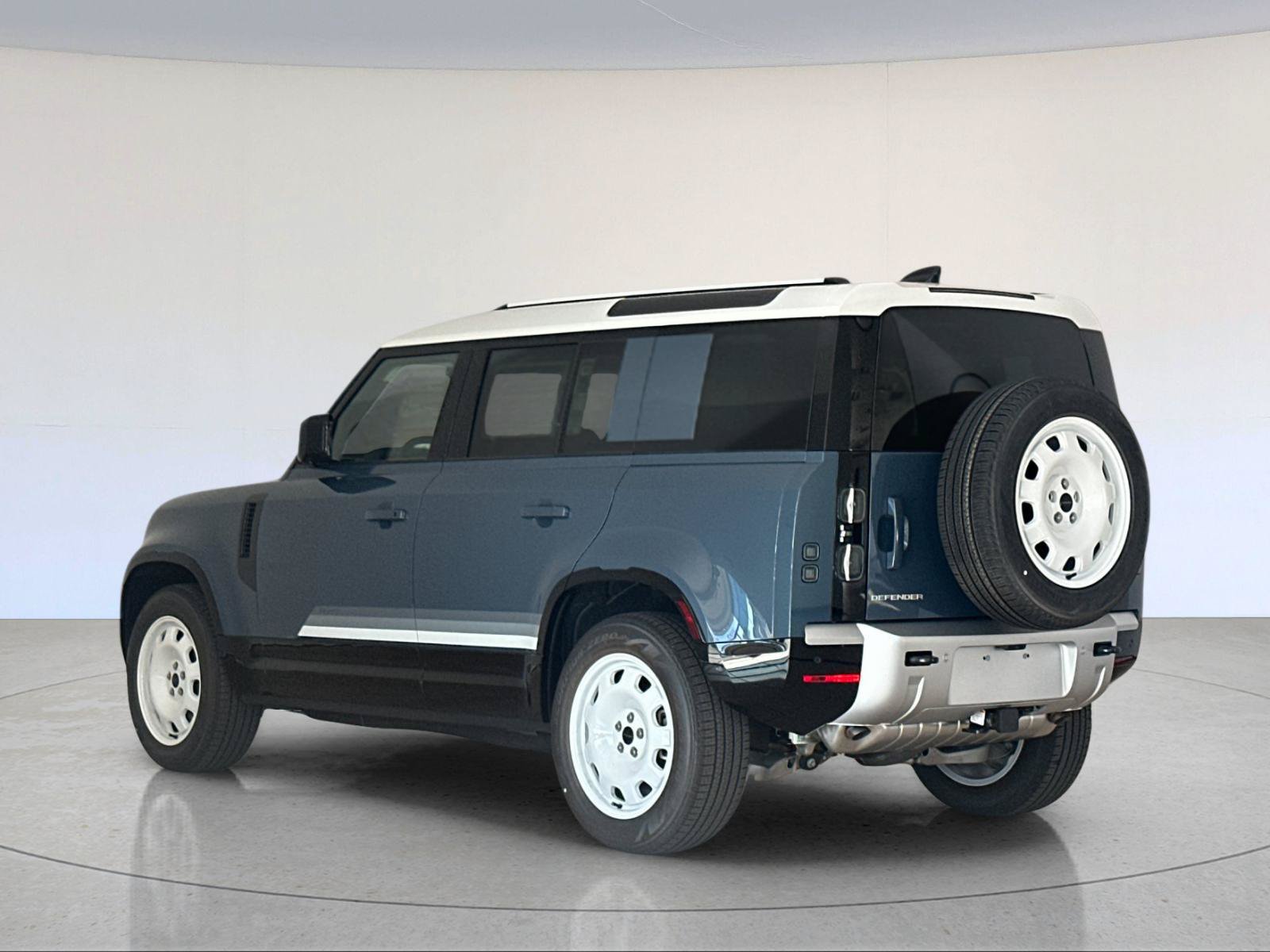 New 2026 Land Rover Defender 110 X-Dynamic SE AWD/4WD image 4