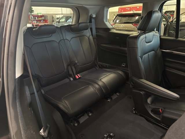 Used 2022 Jeep Grand Cherokee L Limited image 16