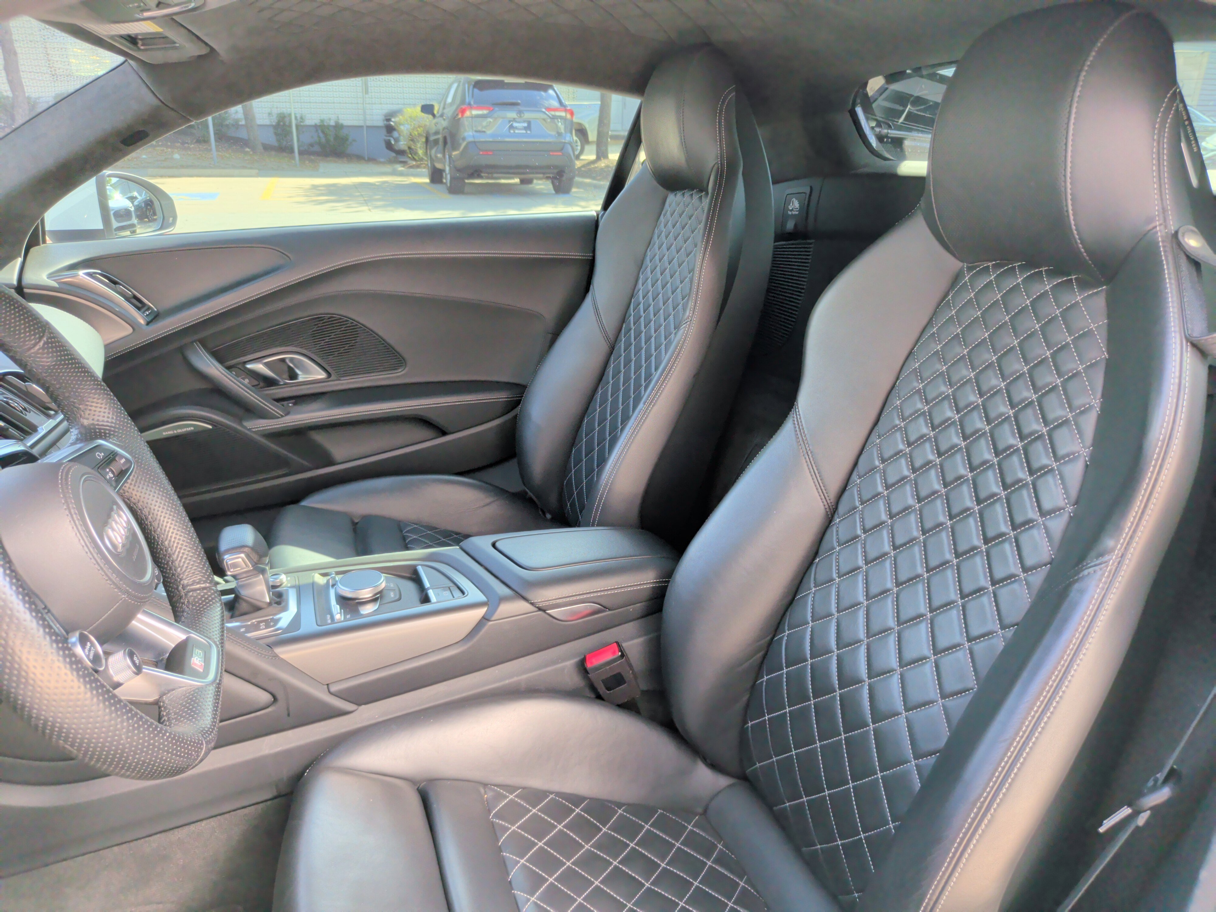 Used 2022 Audi R8 V10 w/ Premium Package image 24