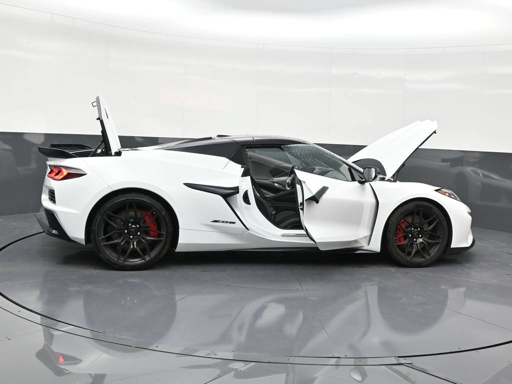 Used 2026 Chevrolet Corvette Z06 RWD image 29