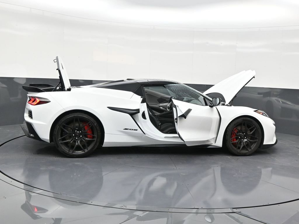 Used 2026 Chevrolet Corvette Z06 RWD image 29