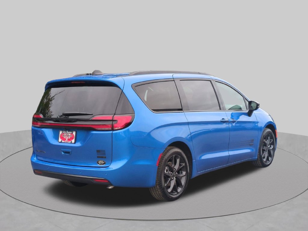 New 2027 Chrysler Pacifica Select FWD image 4