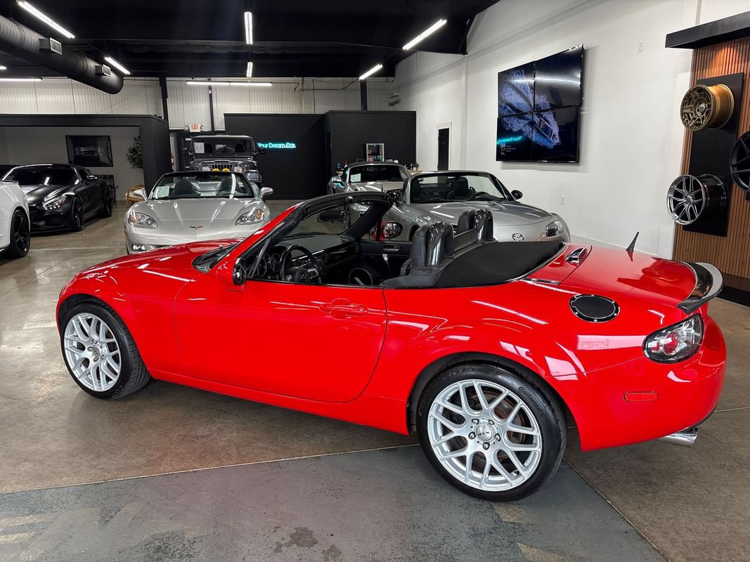 Used 2006 MAZDA MX-5 Miata Grand Touring RWD image 7