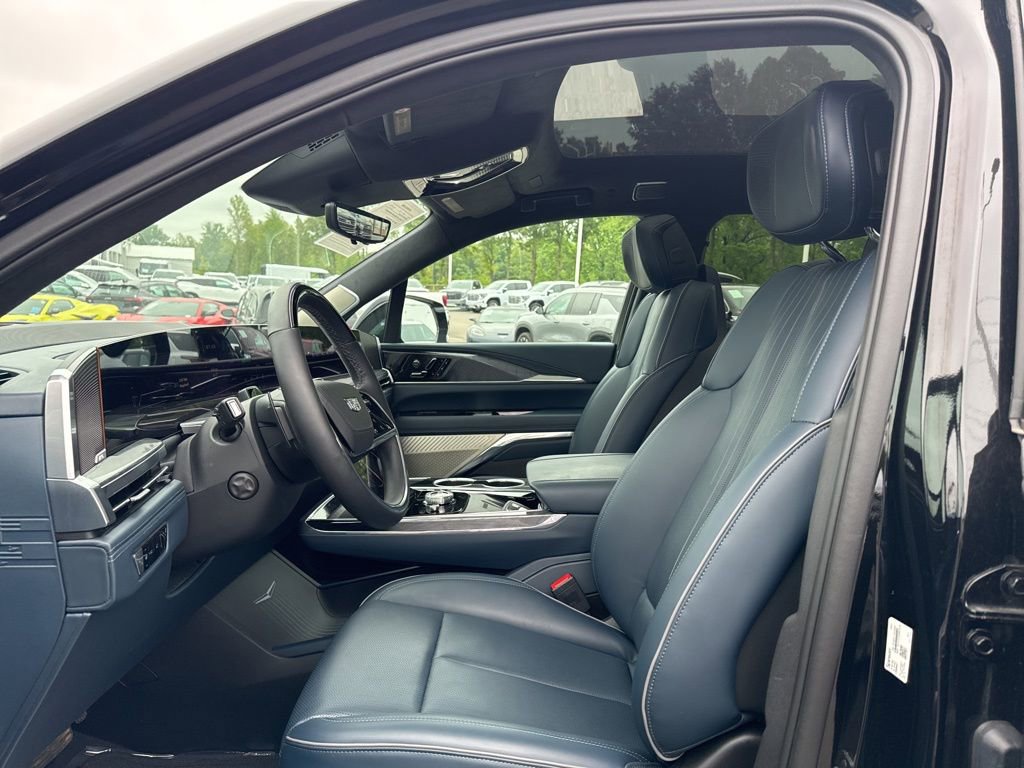 Used 2025 Cadillac Escalade IQ Luxury 2 w/ LPO, Premium Carpet Package AWD/4WD image 9