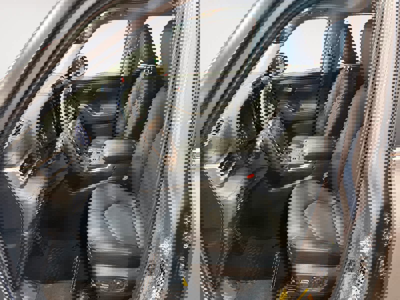 Used 2025 Toyota Highlander XLE image 10