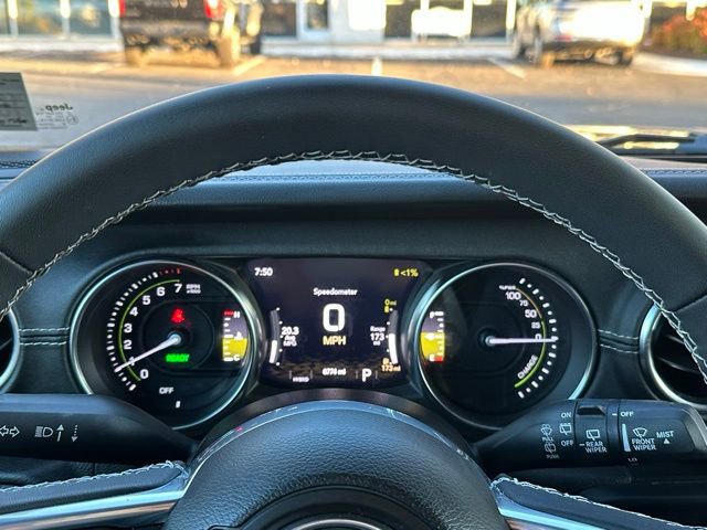 Used 2023 Jeep Wrangler Unlimited Sahara image 23