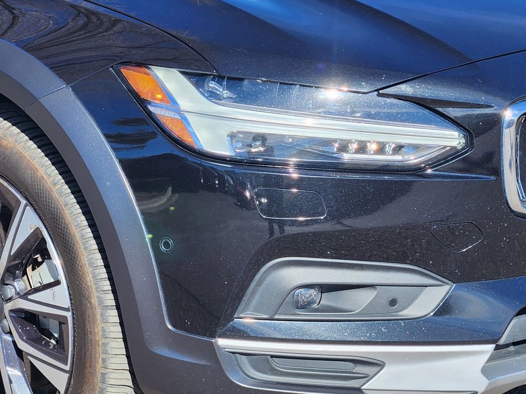 Used 2024 Volvo V90 B6 Cross Country Plus w/ Climate Package image 27