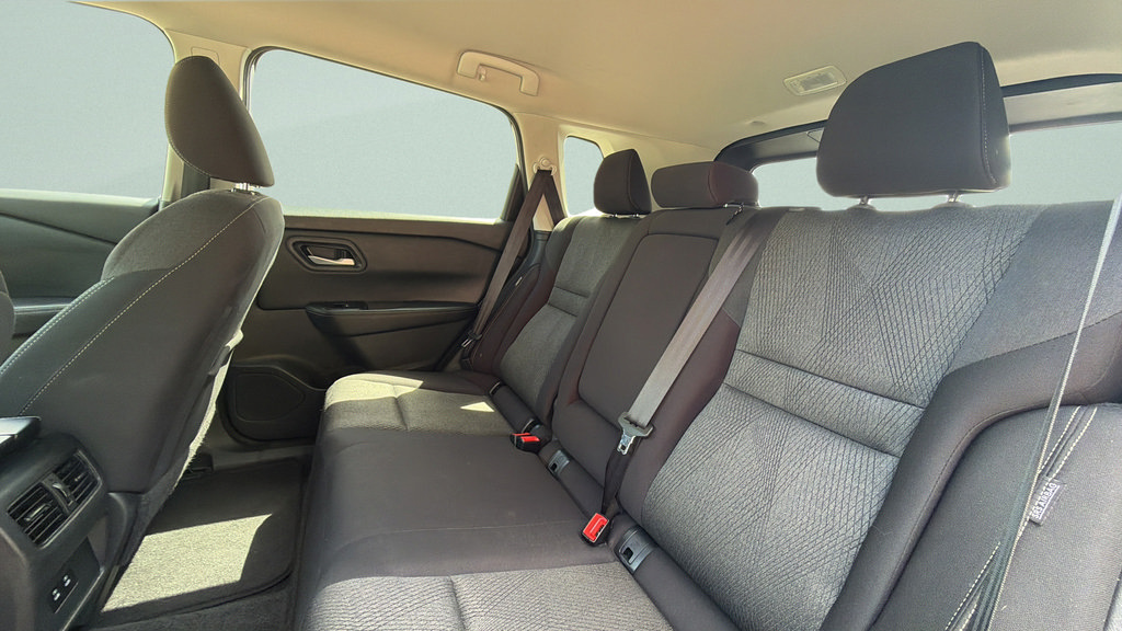 Used 2024 Nissan Rogue SV AWD/4WD image 27