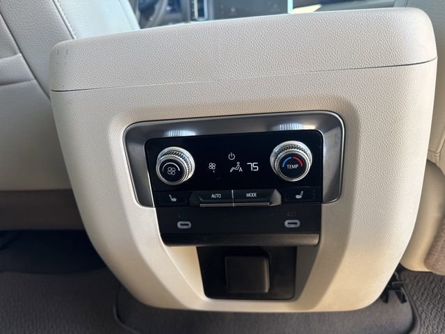 Used 2023 GMC Yukon XL Denali image 16