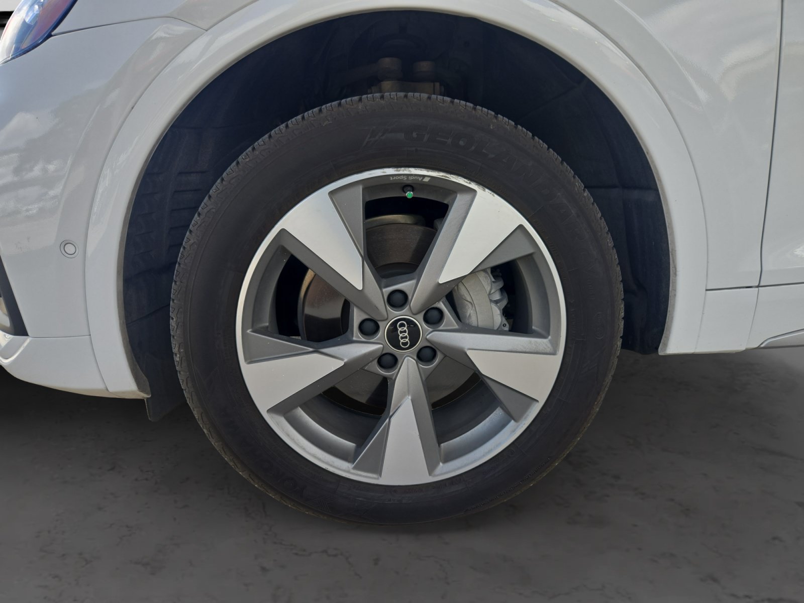 Used 2023 Audi Q5 Prestige w/ Prestige Package AWD/4WD image 9
