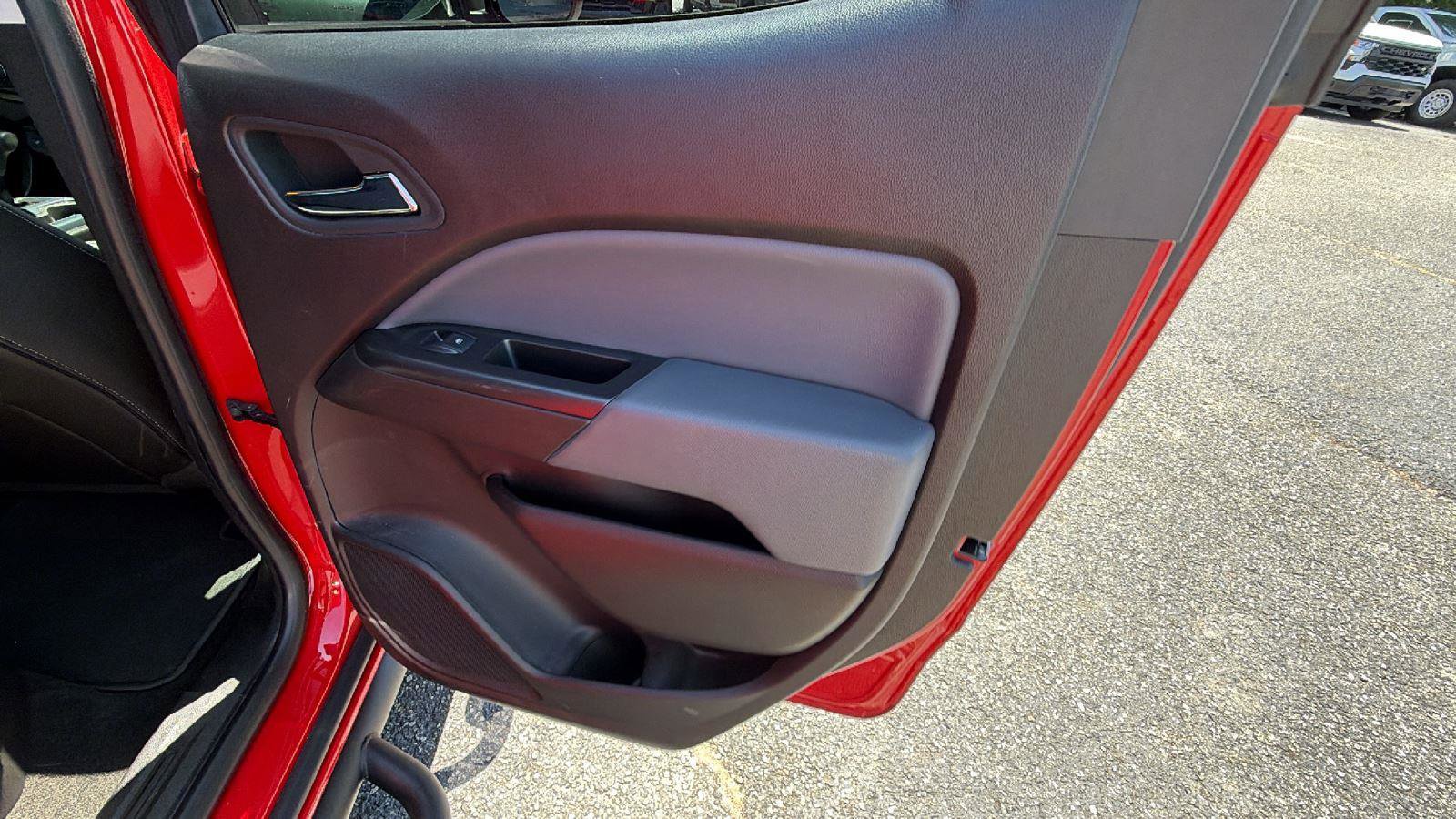 Used 2018 Chevrolet Colorado Z71 RWD image 17