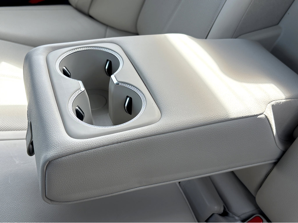 Used 2025 Genesis G70 2.5T image 36