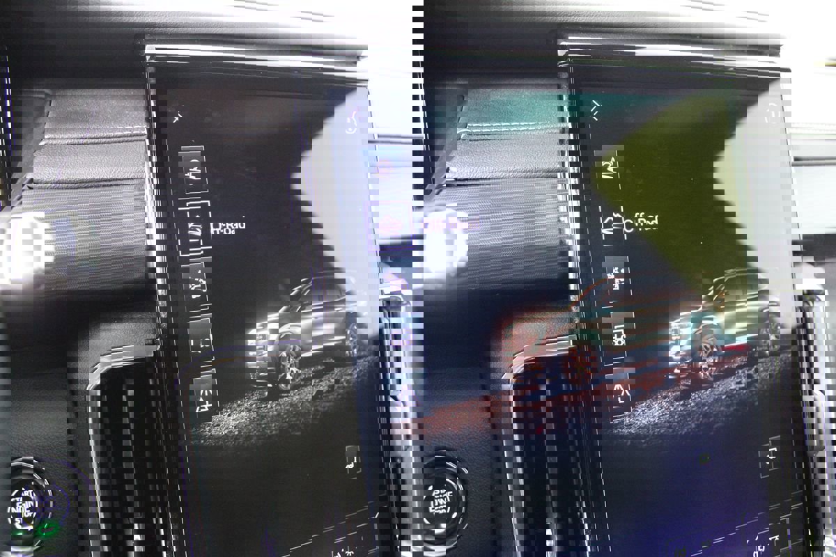 Used 2025 GMC Acadia Elevation image 29