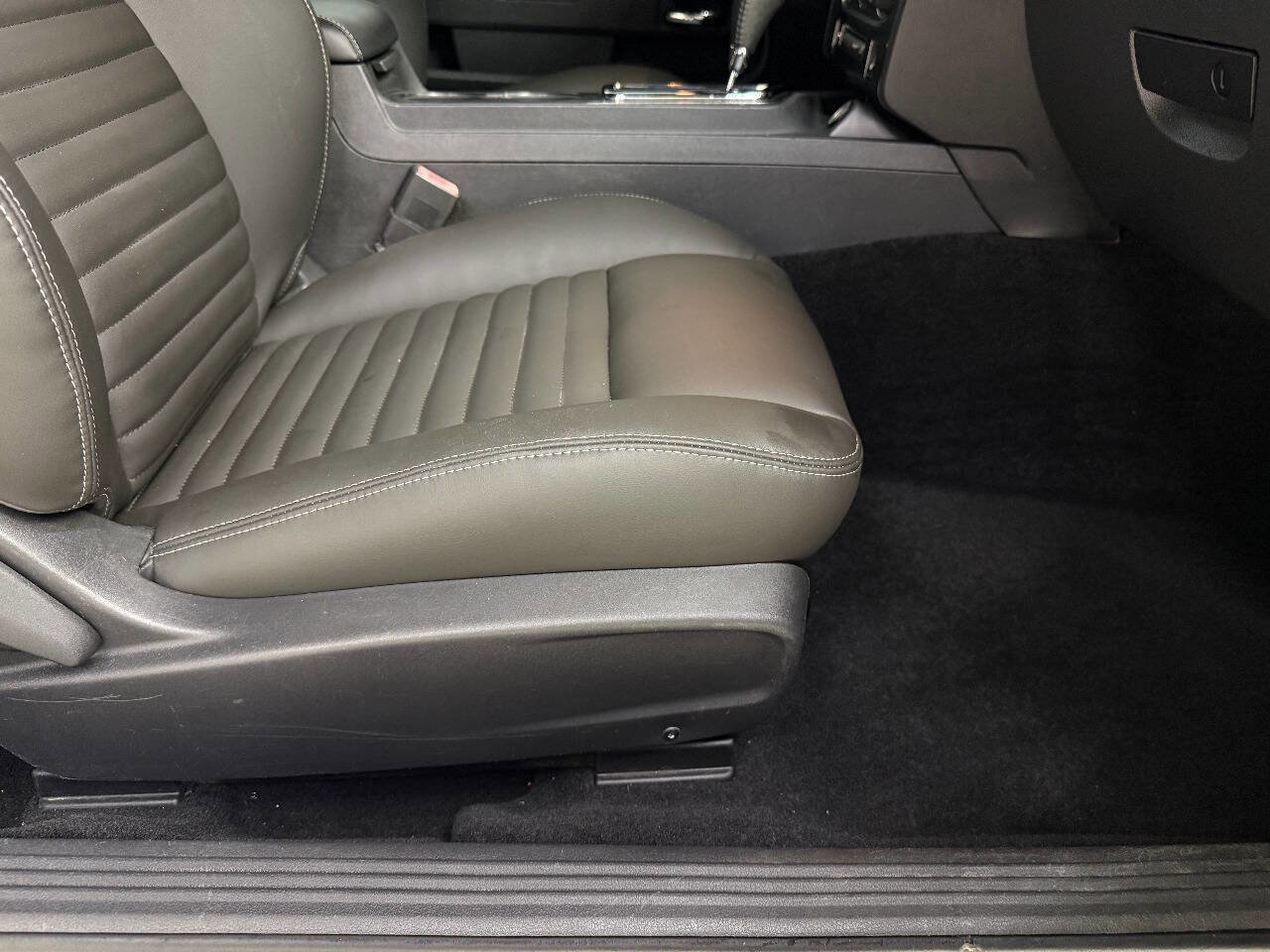 Used 2012 Dodge Challenger SXT RWD image 18