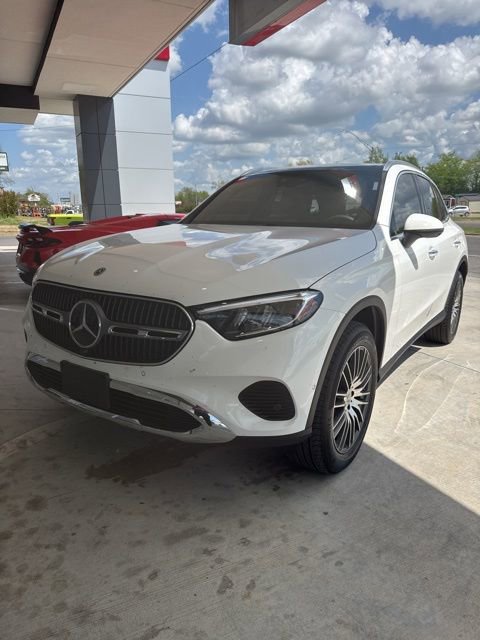 Used 2026 Mercedes-Benz GLC 300 4MATIC image 2