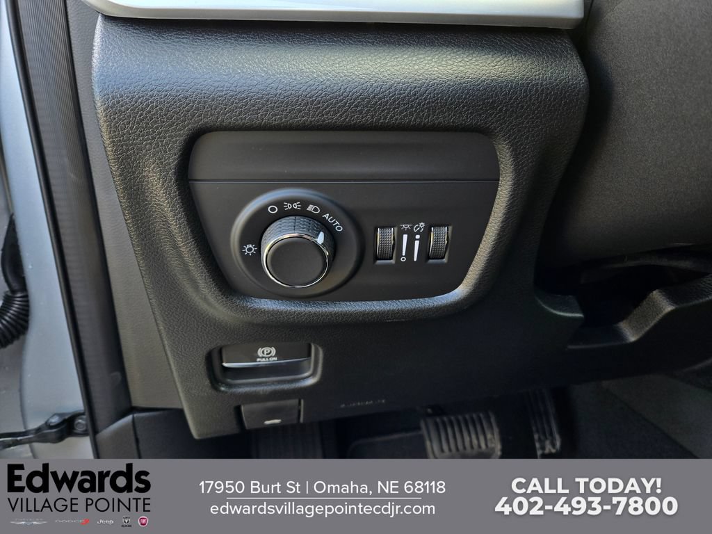 New 2025 Jeep Grand Cherokee Altitude AWD/4WD image 11