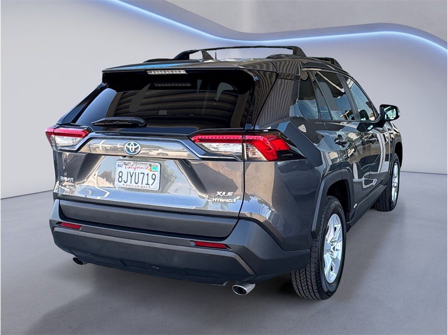 Used 2019 Toyota RAV4 XLE AWD/4WD image 6
