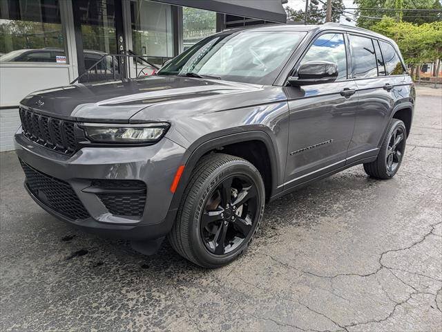 Used 2023 Jeep Grand Cherokee Altitude AWD/4WD image 1