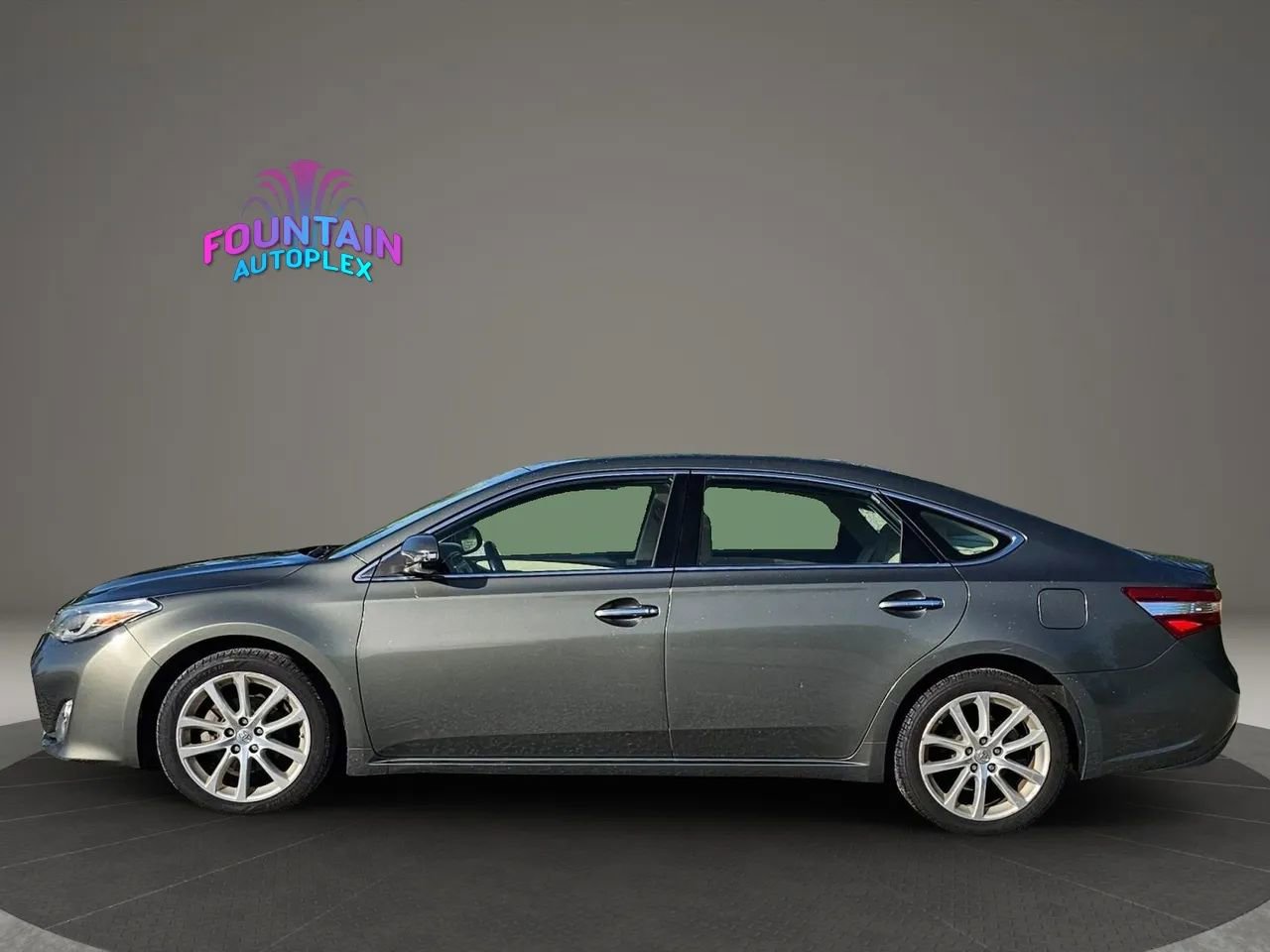 Used 2014 Toyota Avalon Limited FWD image 2
