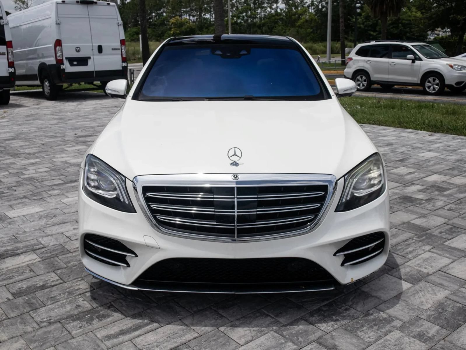 Used 2019 Mercedes-Benz S 560 Sedan w/ AMG Line Exterior image 2