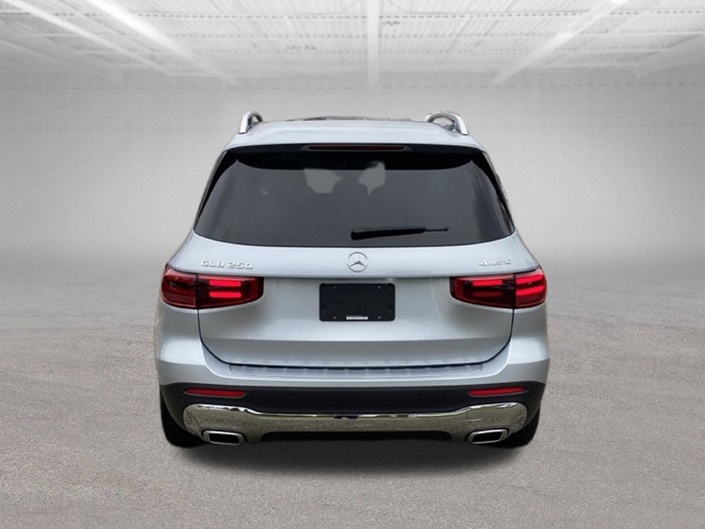 Used 2026 Mercedes-Benz GLB 250 4MATIC image 4
