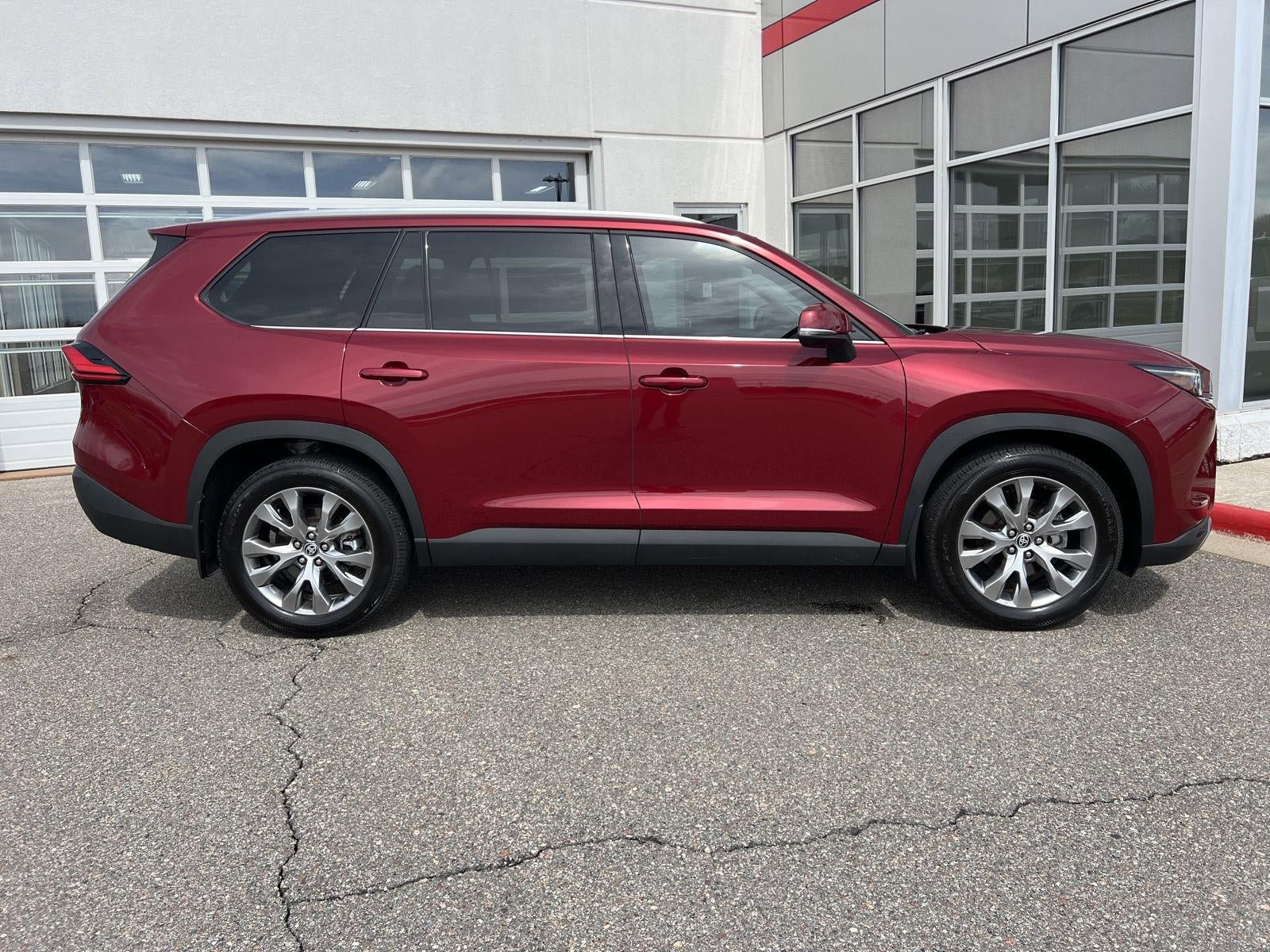 Used 2024 Toyota Grand Highlander Limited AWD/4WD image 17