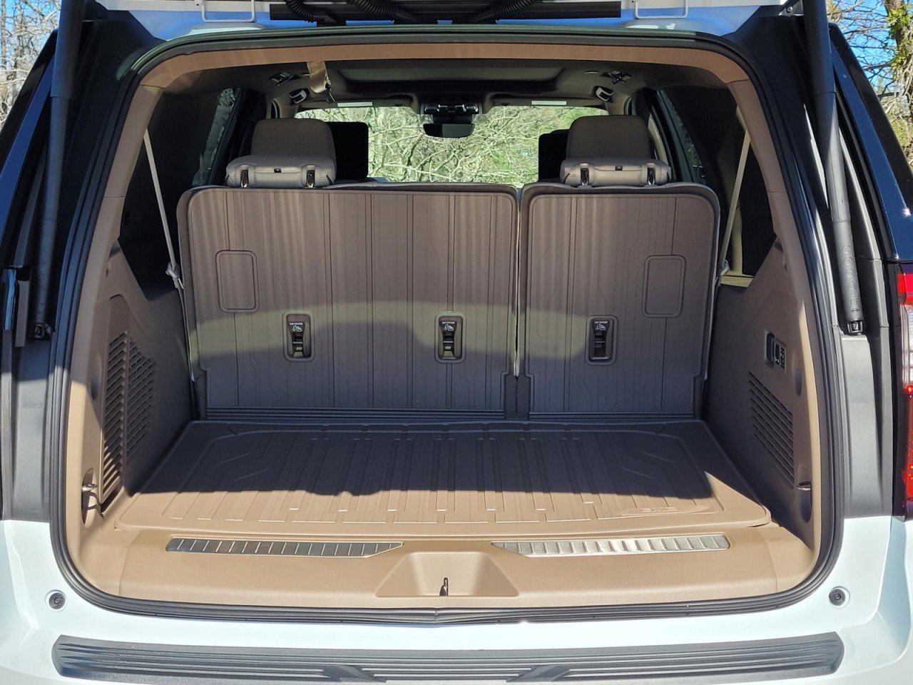 New 2026 GMC Yukon XL Denali w/ Denali Reserve Package image 7