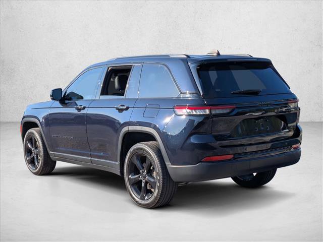 Used 2024 Jeep Grand Cherokee Limited w/ Black Appearance Package AWD/4WD image 7