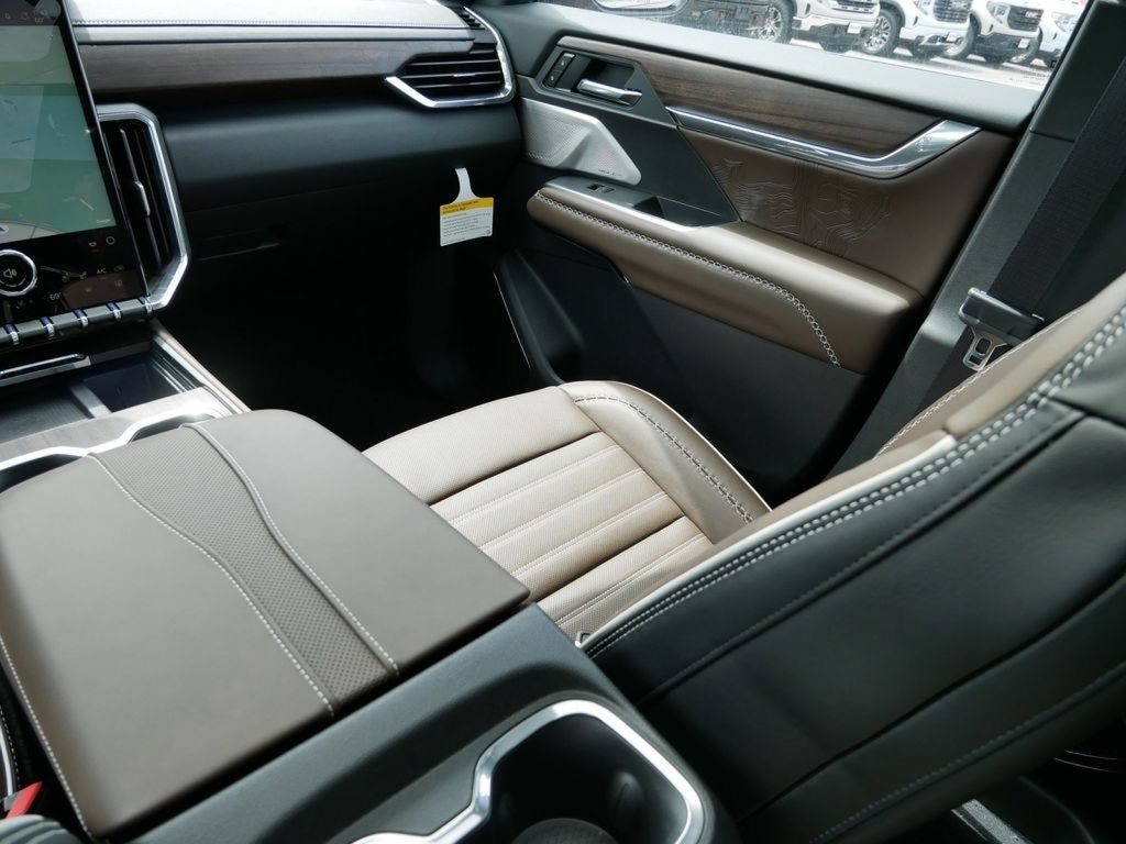 New 2026 GMC Acadia Denali Ultimate AWD/4WD image 13