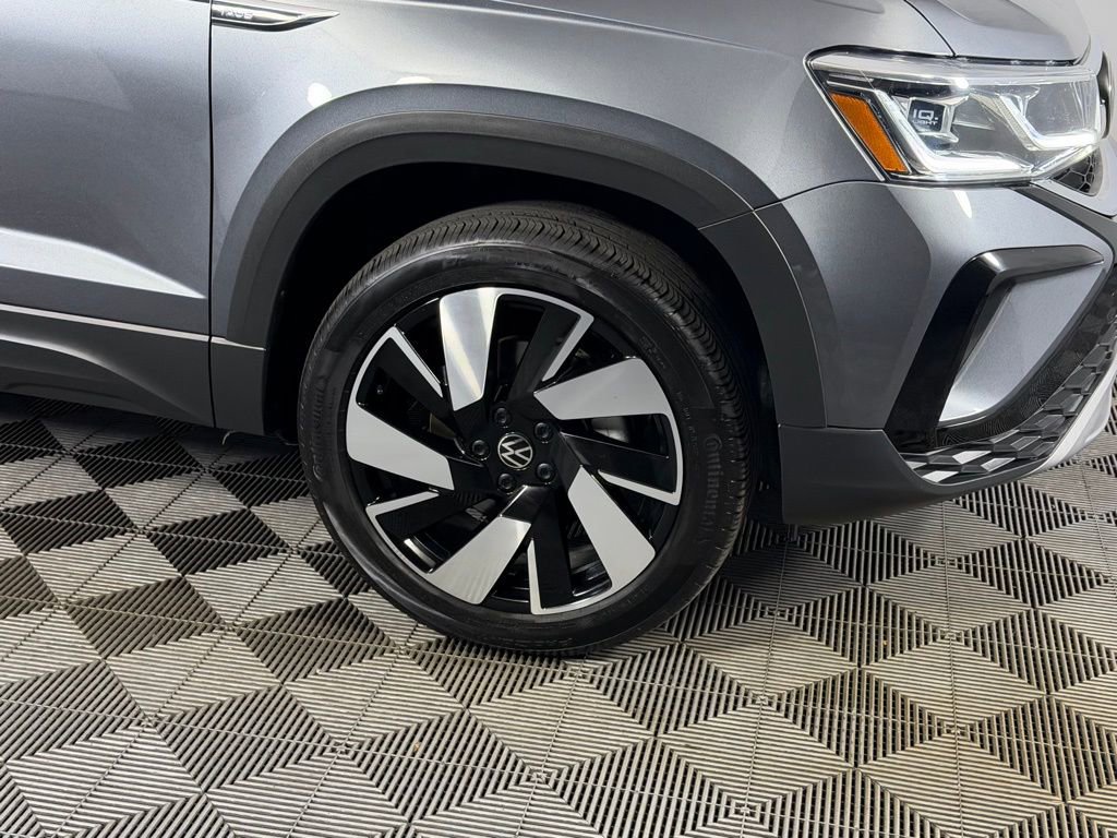 Used 2024 Volkswagen Taos SEL image 12