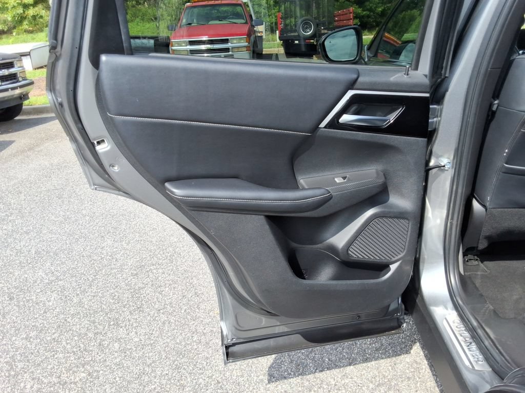 Used 2022 Mitsubishi Outlander SE AWD/4WD image 14