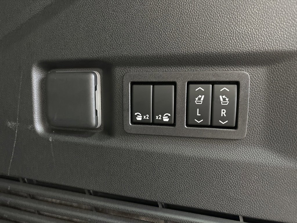 Used 2024 Chevrolet Tahoe High Country image 9