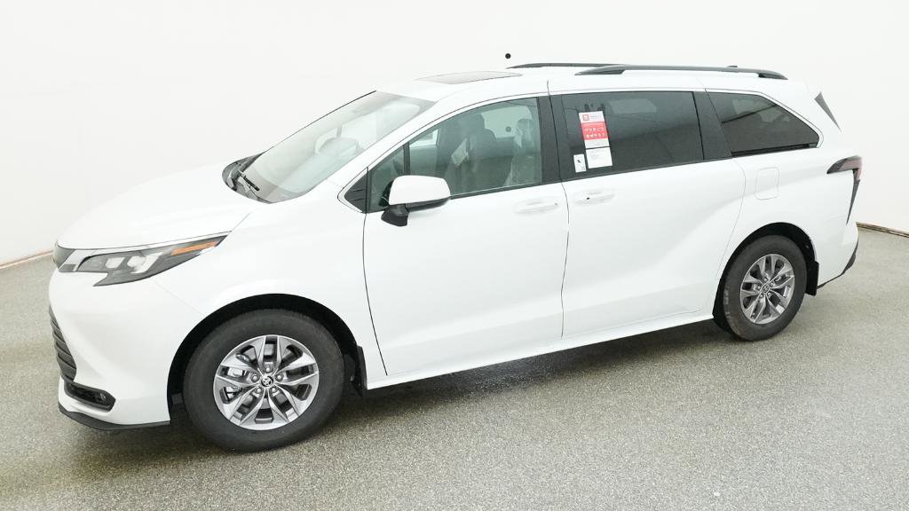 New 2026 Toyota Sienna XLE FWD image 5