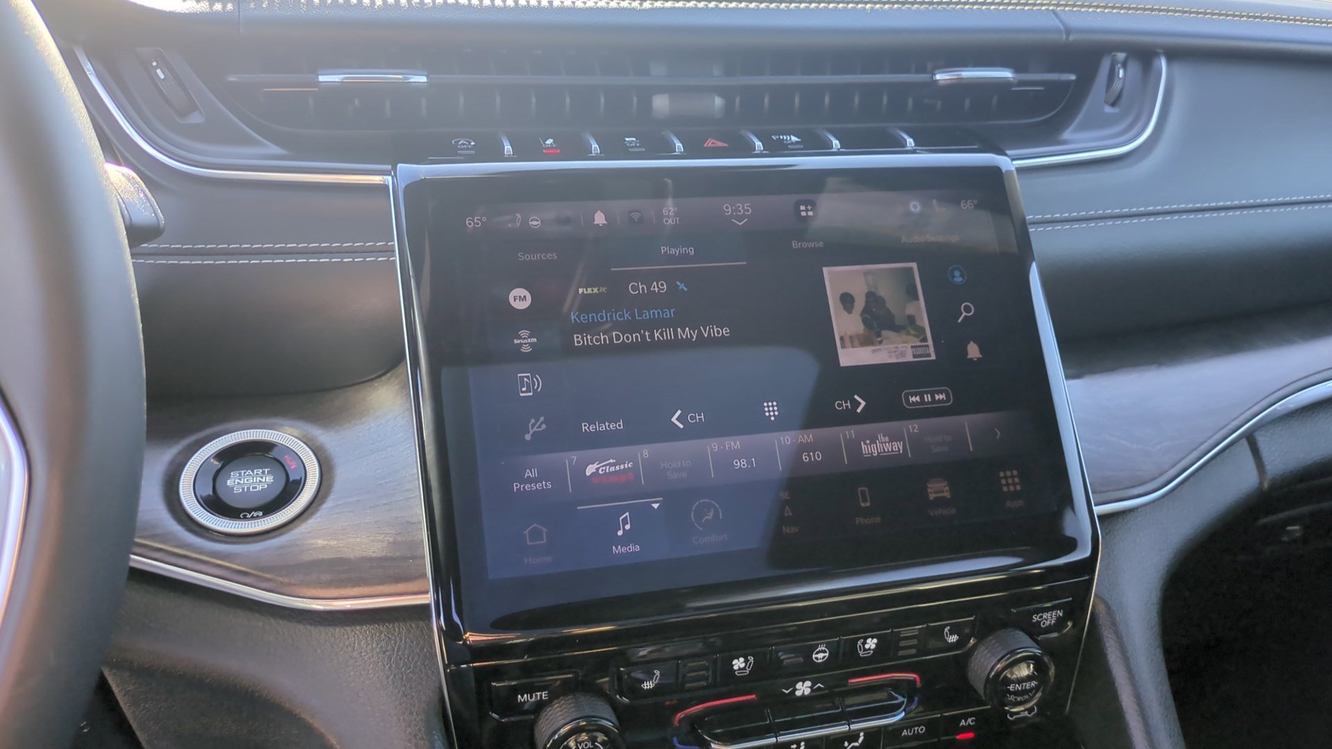 Used 2023 Jeep Grand Cherokee L Overland image 23