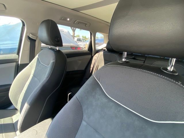 Used 2023 Volkswagen Taos SE w/ Panoramic Sunroof Package FWD image 6