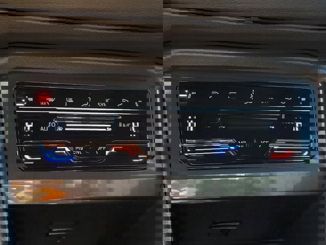 Used 2024 Volkswagen Tiguan SE R-Line image 31