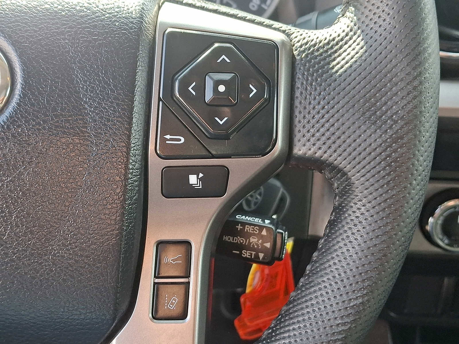 Certified 2020 Toyota Tacoma SR5 w/ SR5 Appearance Package (SM) image 24