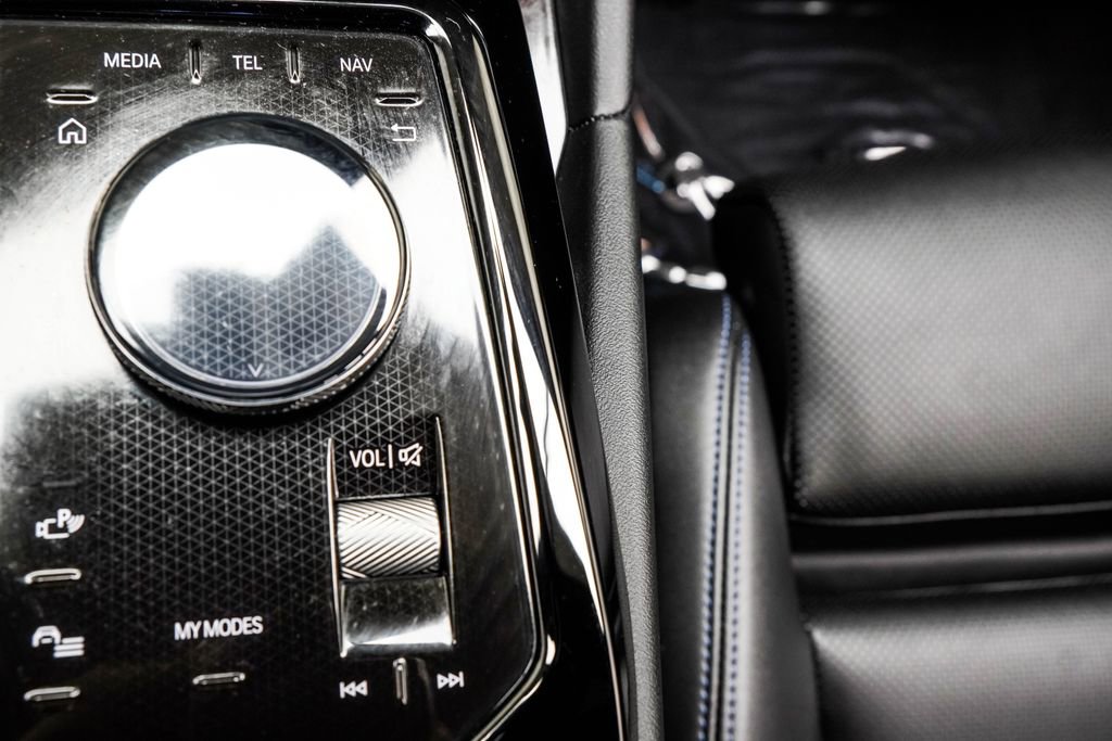 Used 2026 BMW 550e xDrive image 26