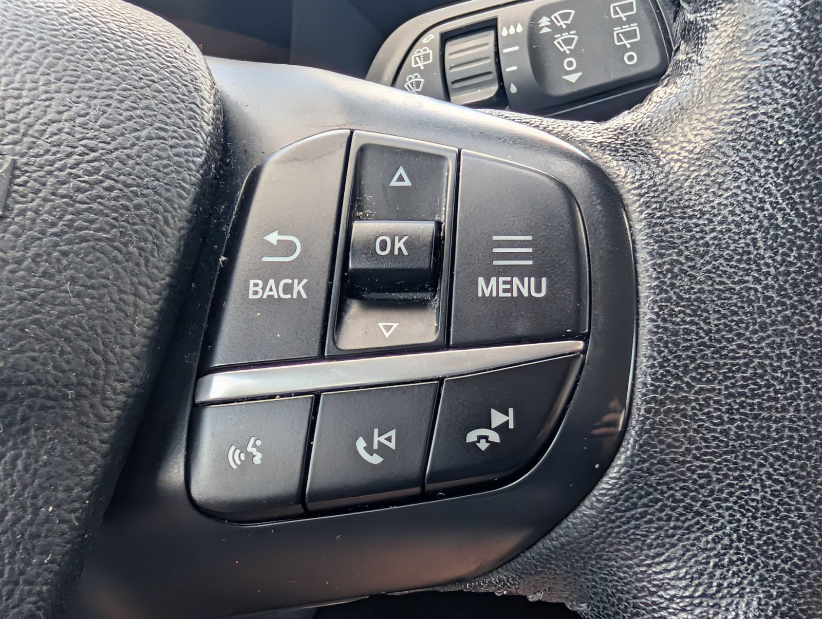 Used 2020 Ford Escape SEL FWD image 18